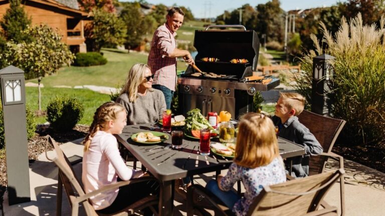 Grilling on the Go: Easy Meals for Traveling